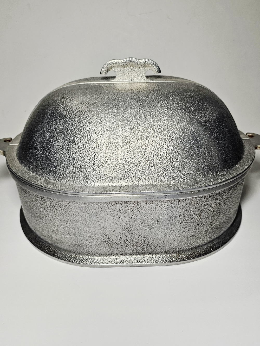 Vintage Guardian Service Hammered Aluminum 6 Qt Oval Dutch Oven Roaster w/Lid